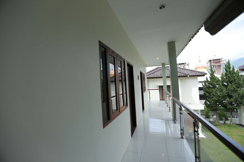 Hotel Oyo 1548 Villa Aleyra