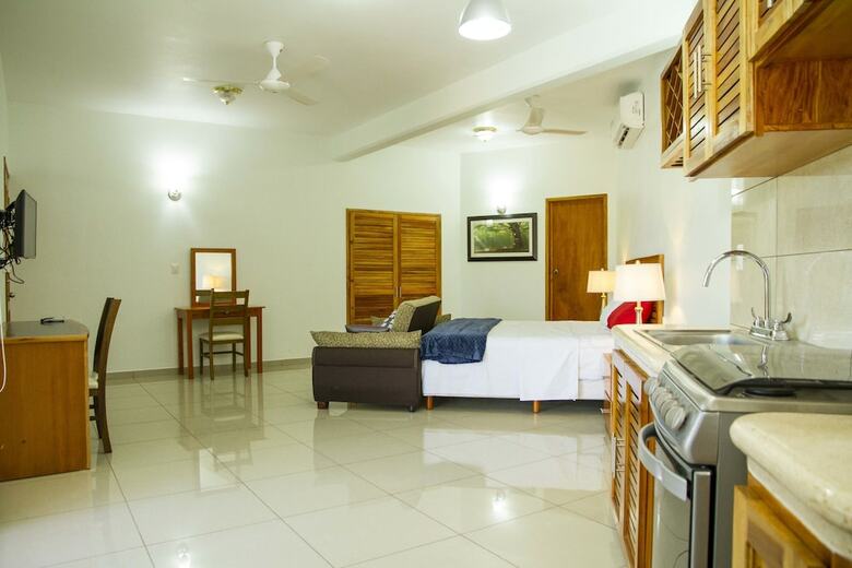 Hotel & Hacienda Scarlette
