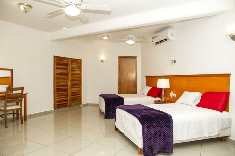 Hotel & Hacienda Scarlette