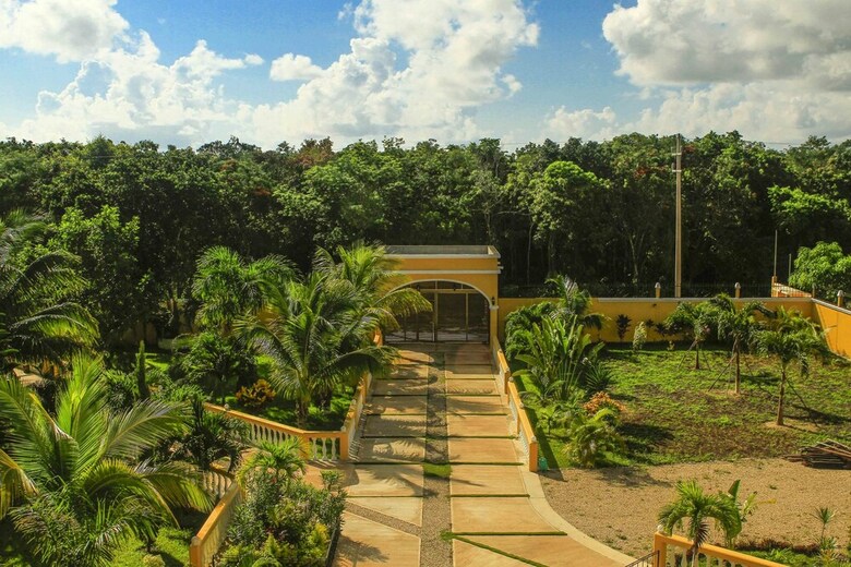 Hotel & Hacienda Scarlette