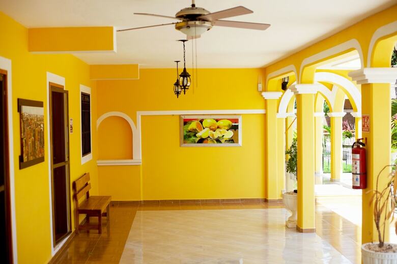 Hotel & Hacienda Scarlette