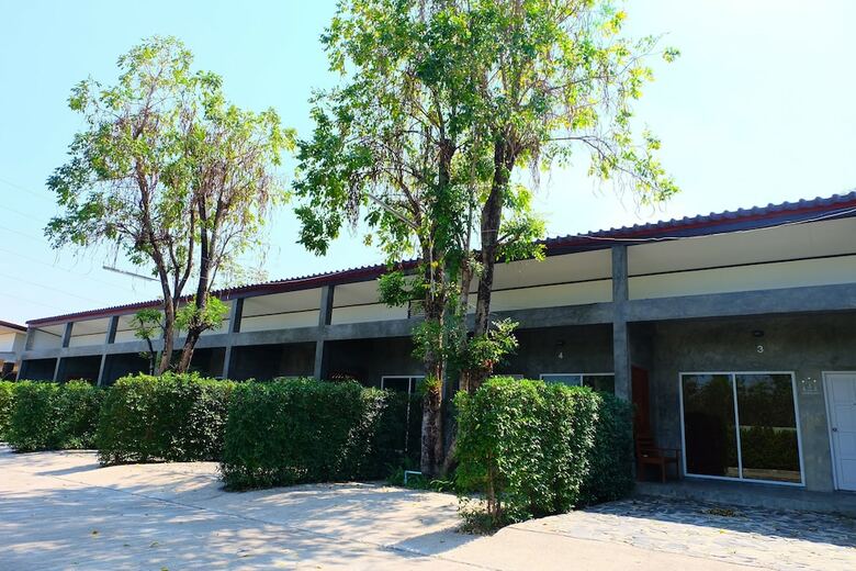 Hotel Meena Garden Resort