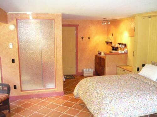 Salt Spring Carriage House B&B