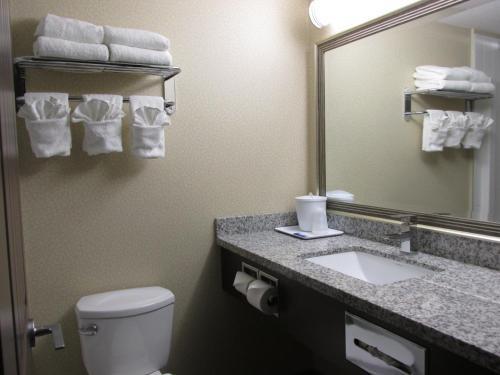 Hotel Sigma Inn & Suites