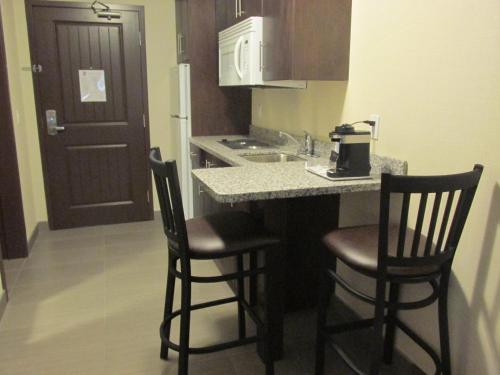 Hotel Sigma Inn & Suites