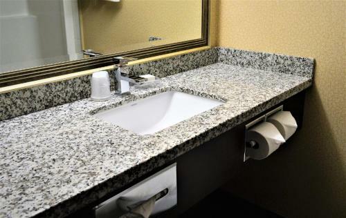 Hotel Sigma Inn & Suites