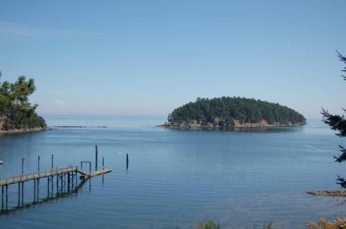 Hotel Mayne Island Resort