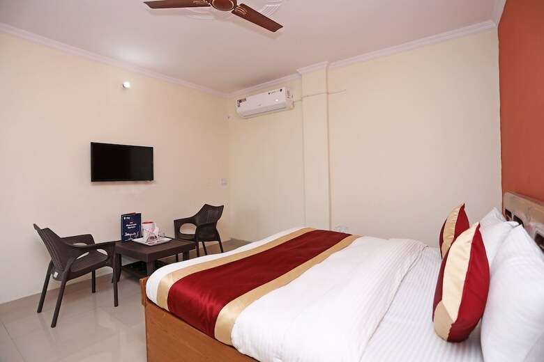 Oyo 10877 Hotel R K Residency