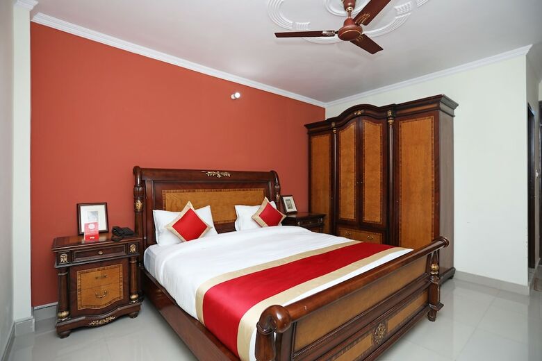 Oyo 10877 Hotel R K Residency