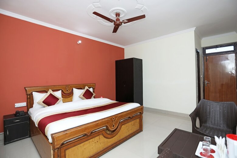 Oyo 10877 Hotel R K Residency