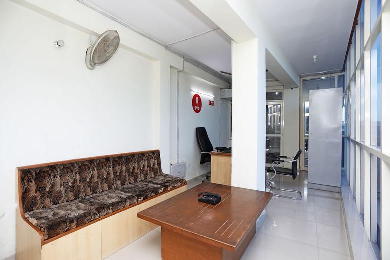 Oyo 10877 Hotel R K Residency