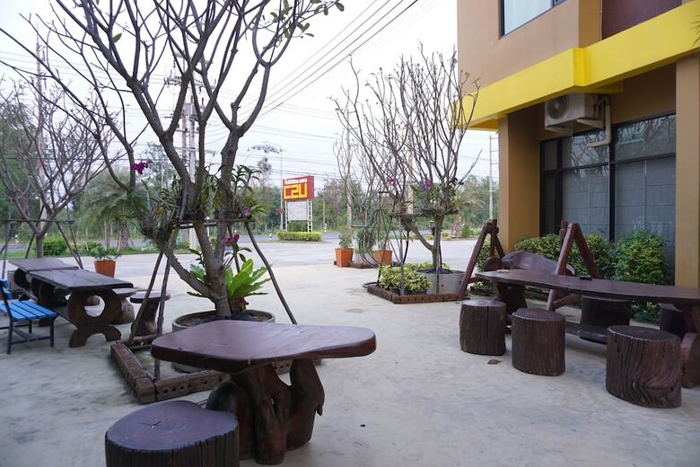 C2u Hotel Uthai Thani - Adults Only