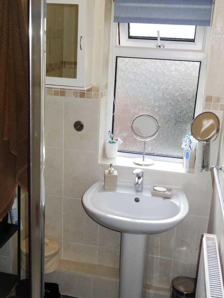 Hotel Double Room In Welcoming Home