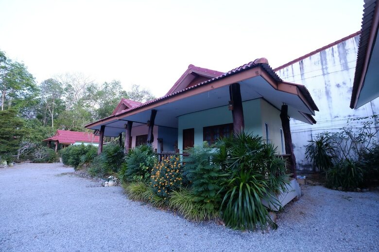 Hotel Pum And Plam Homestay Resort