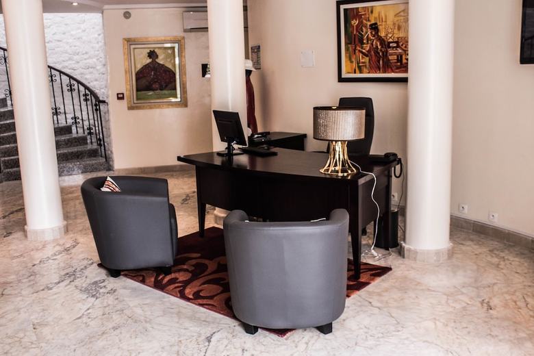 Conciergerie Hotel White House