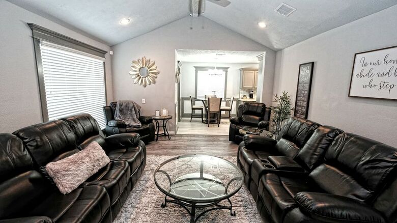 15206 Ridingwood Dr.