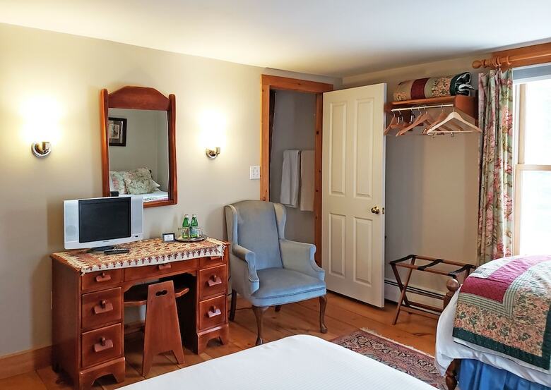 Bed & Breakfast Highland Lake Inn