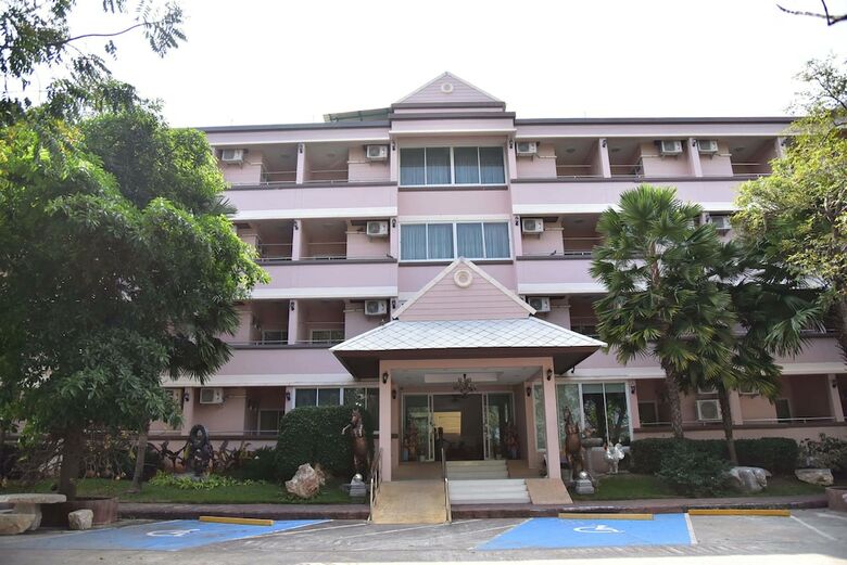 Hotel Phuranya Resort