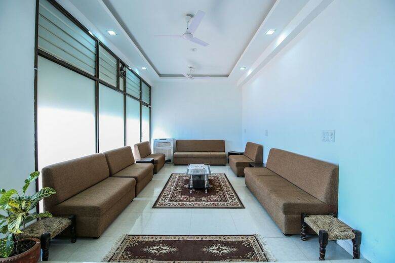 Oyo 3603 White Pearl Hotel