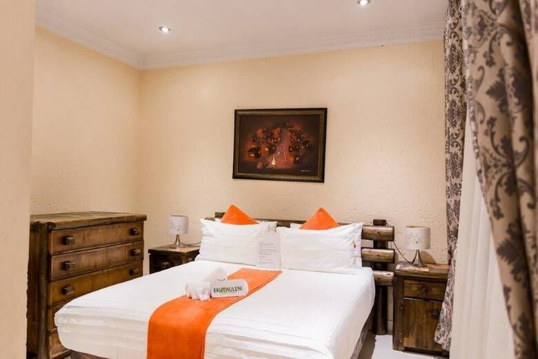 Hotel Ekuthuleni Guest House - Soweto