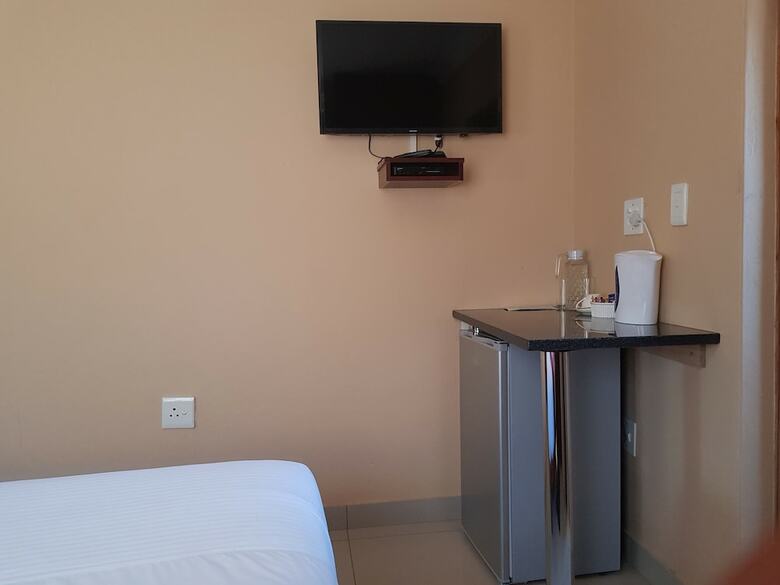 Hotel Ekuthuleni Guest House - Soweto