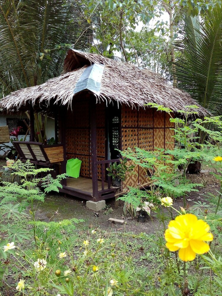 Hostal Batuan Hammock Hostel