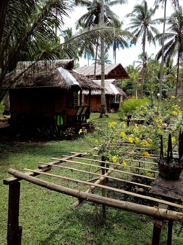 Hostal Batuan Hammock Hostel