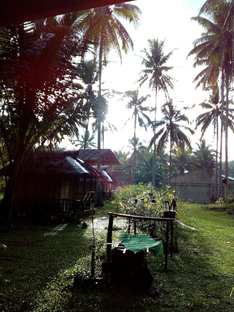 Hostal Batuan Hammock Hostel