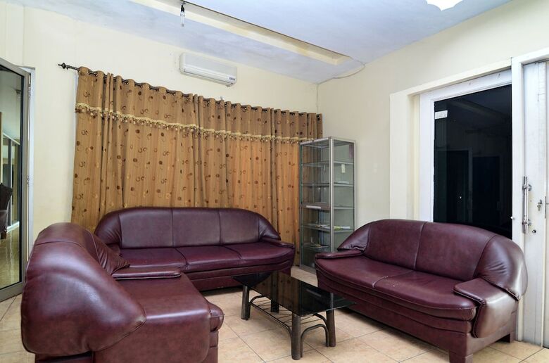 Hotel Reddoorz Plus @ Laweyan