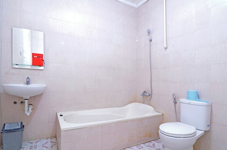 Hotel Reddoorz Plus @ Laweyan