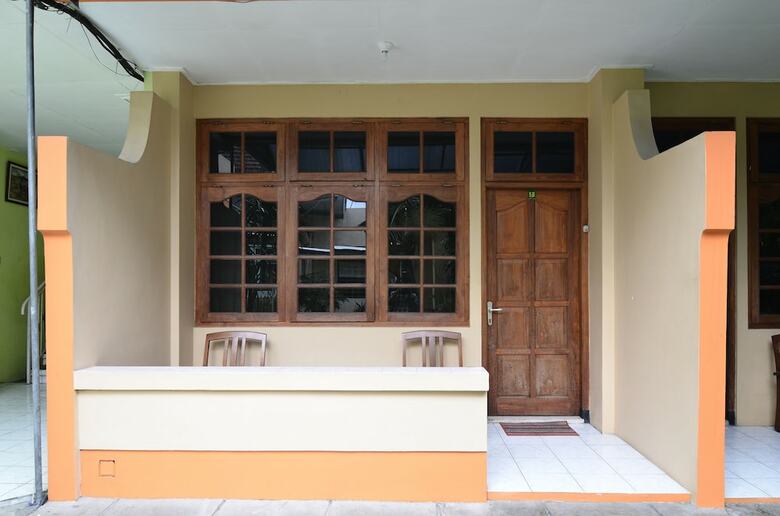 Hotel Reddoorz Plus @ Laweyan