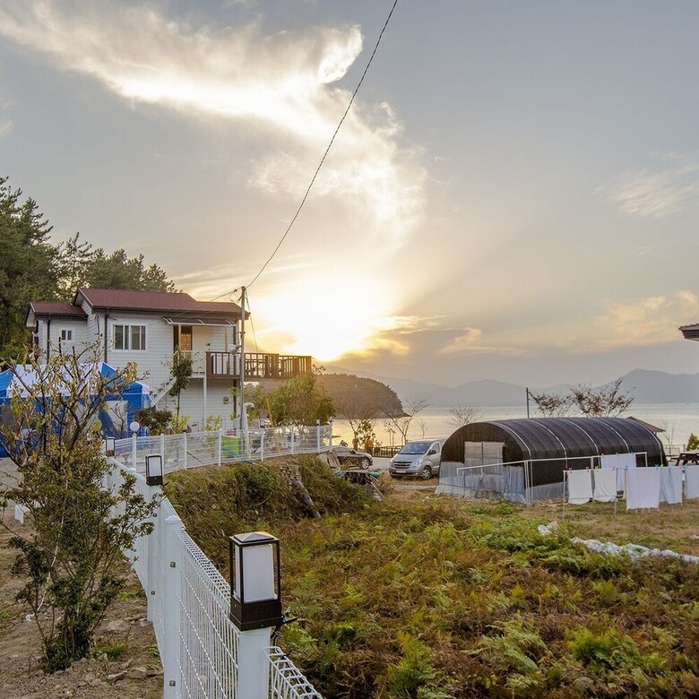 Sea And Sunset Pension