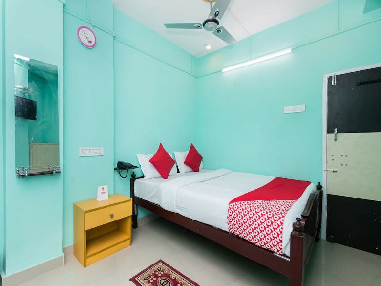 Oyo 10471 Hotel Samrat Palace