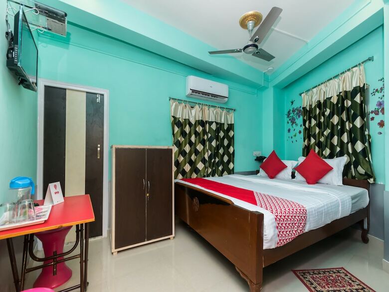 Oyo 10471 Hotel Samrat Palace