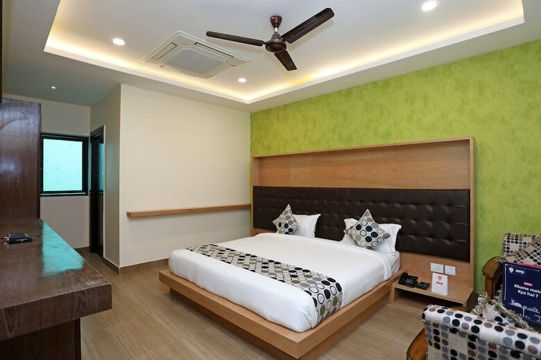 Oyo 11666 Hotel Prakash Inn