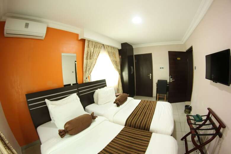 Hotel Celia's Suites