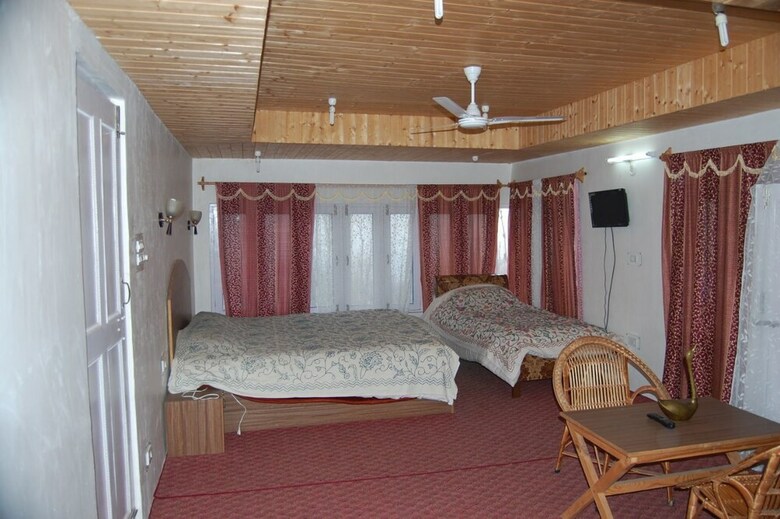 Hotel Calm Holiday Inn