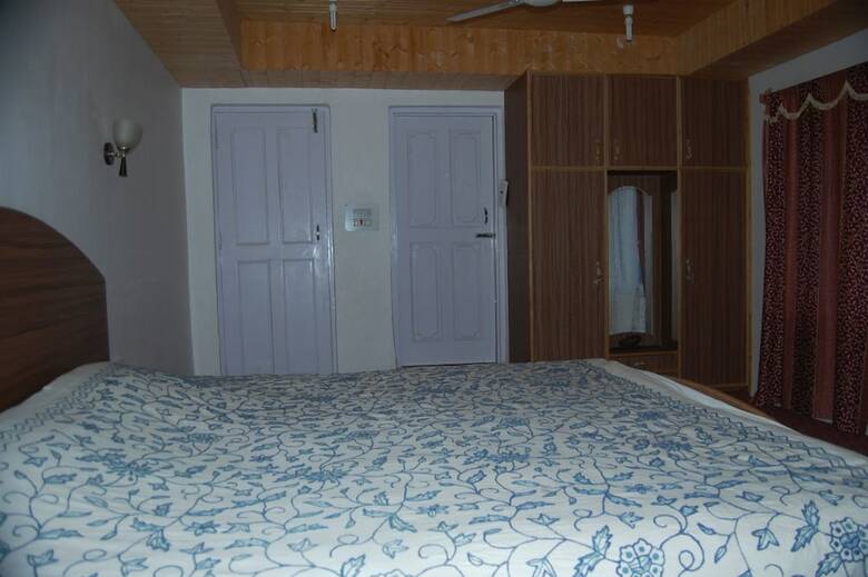 Hotel Calm Holiday Inn
