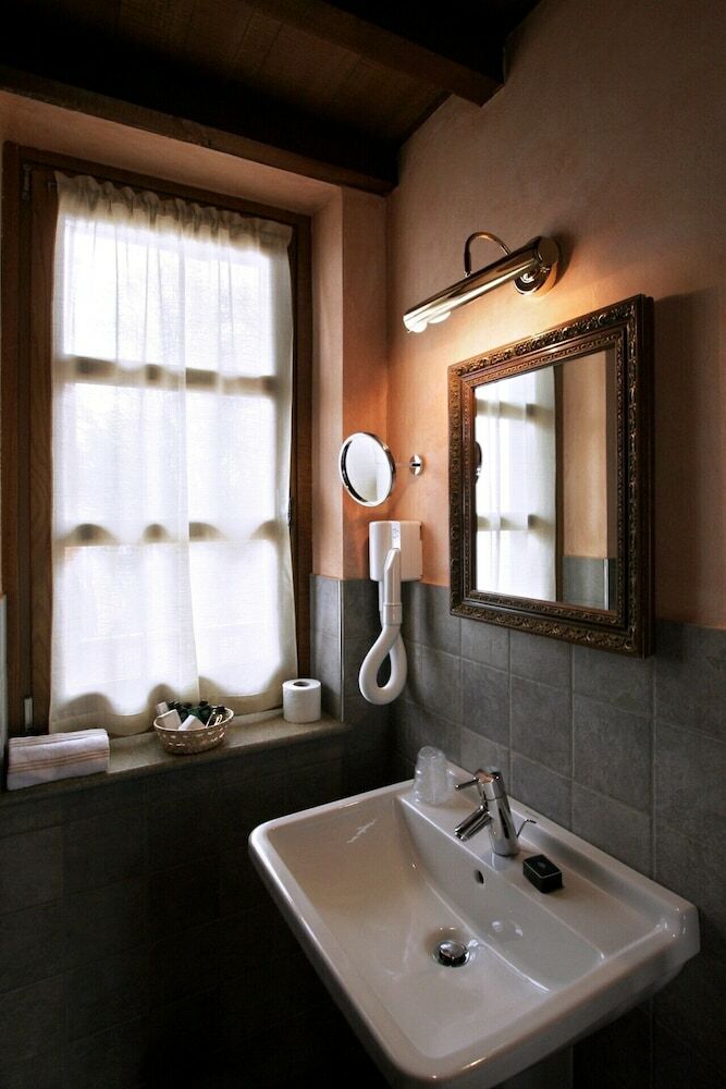 Hotel Foresteria Conti Roero
