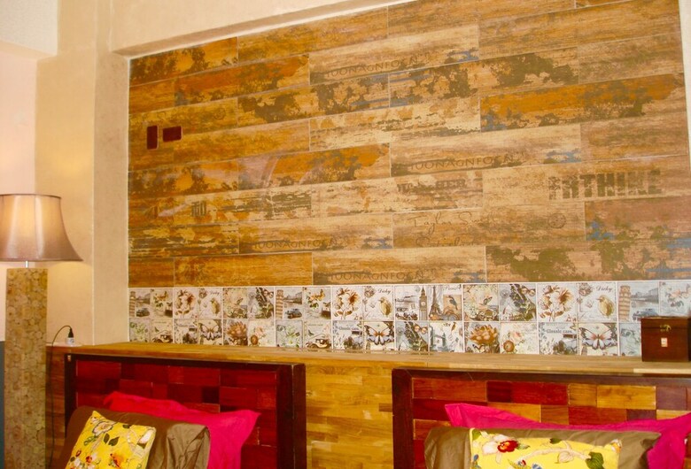 Hotel Home & Teak Homestay