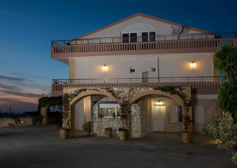 Hotel Petritos Rooms And Studios