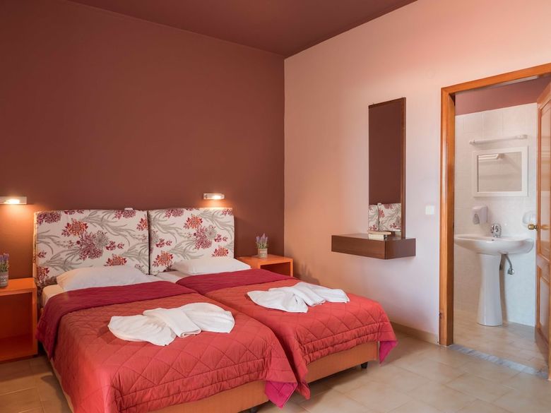 Hotel Petritos Rooms And Studios