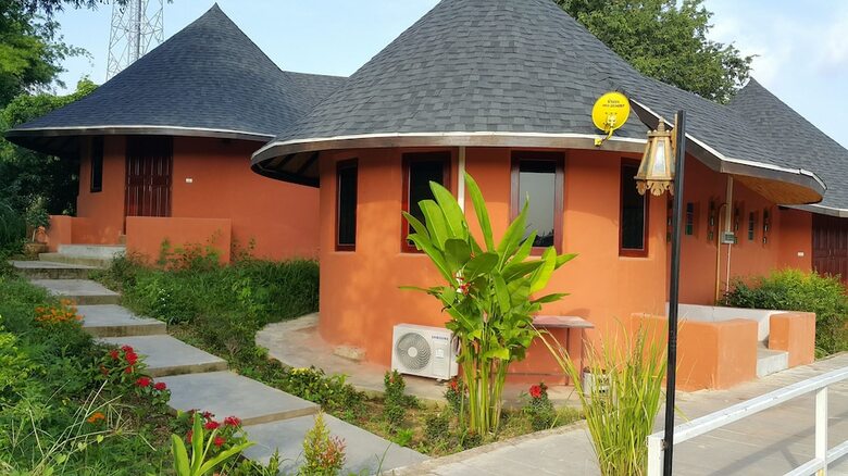 Hotel Khemmarat Baandin Resort