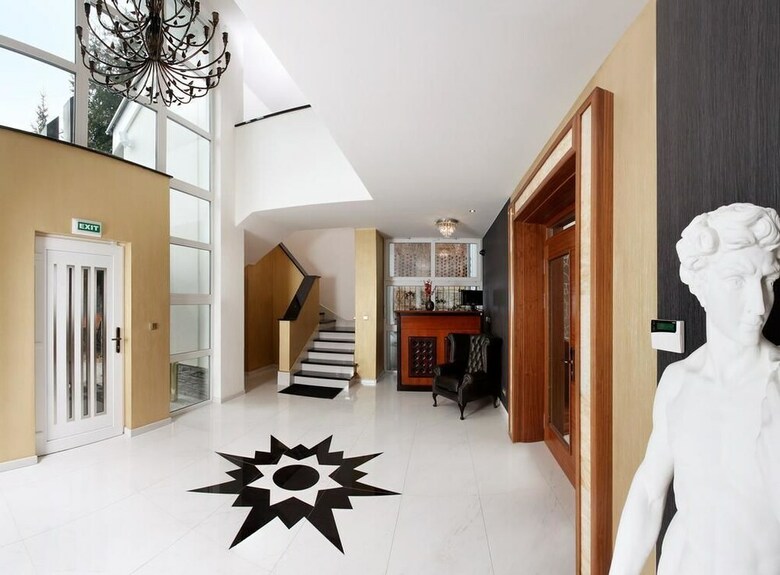 Lux Hotel Onyx