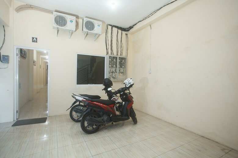 Hotel Reddoorz Near Terminal Bungur Asih