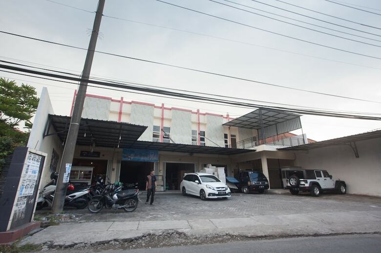Hotel Reddoorz Near Terminal Bungur Asih