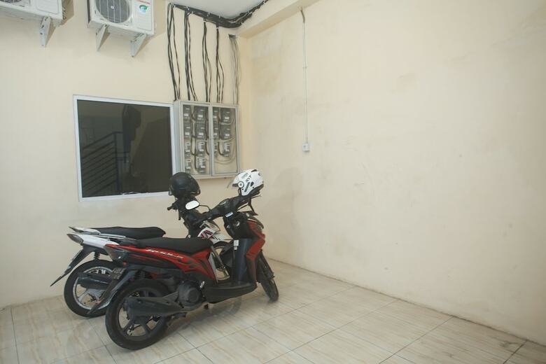 Hotel Reddoorz Near Terminal Bungur Asih