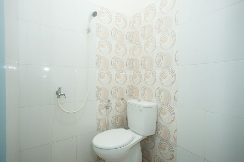 Hotel Reddoorz Near Terminal Bungur Asih