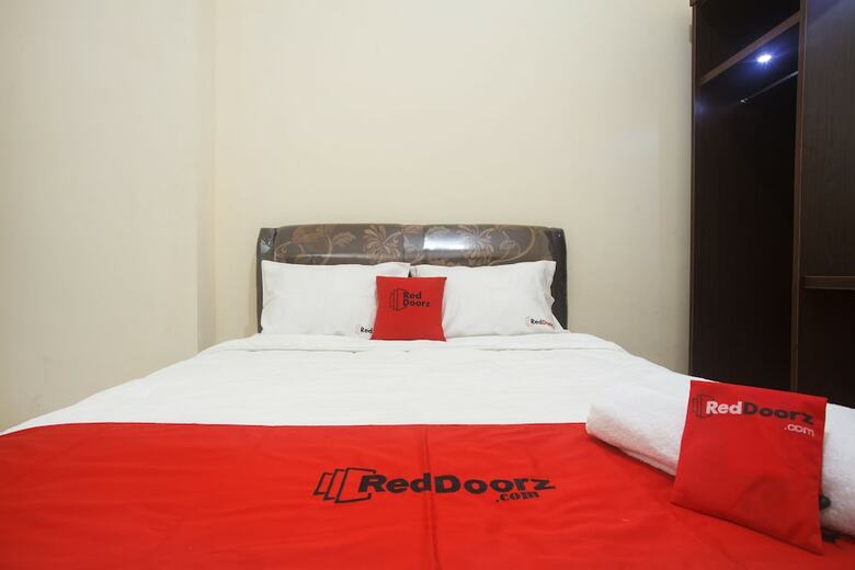 Hotel Reddoorz Near Terminal Bungur Asih