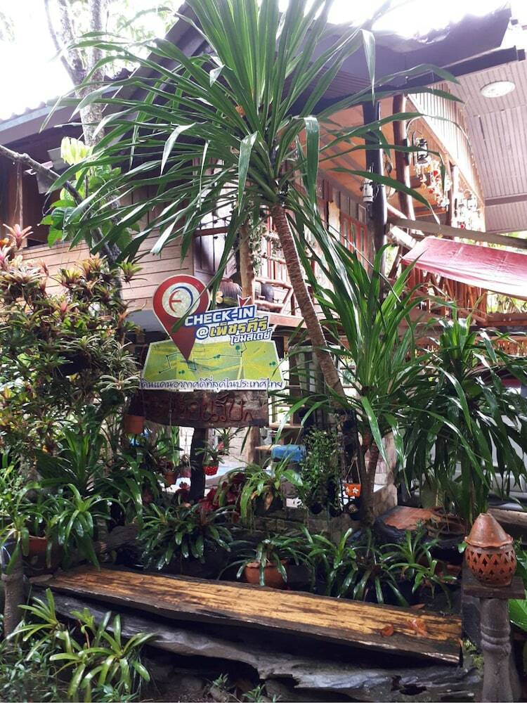 Hotel Petchkiri Homestay